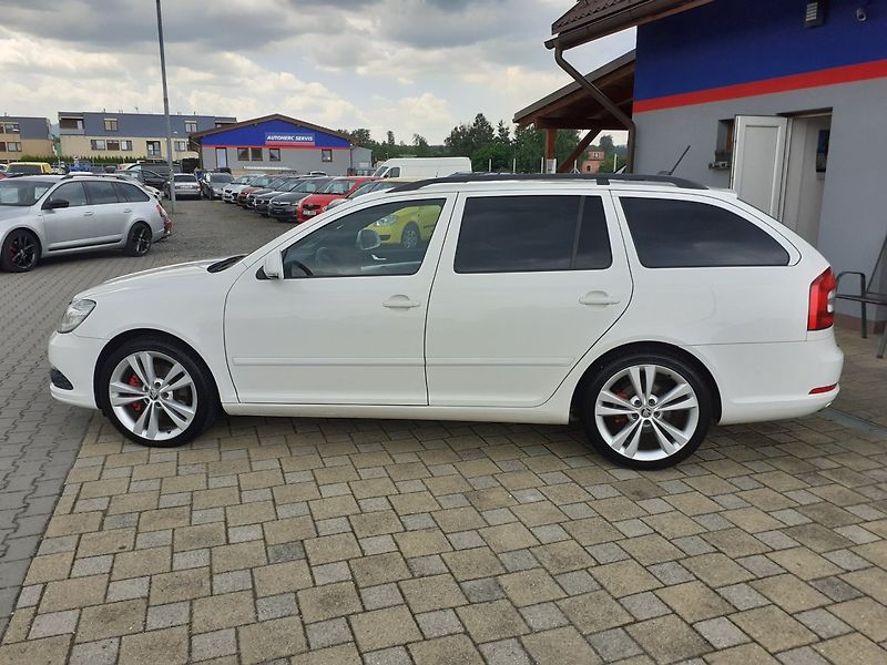 Škoda Octavia (2011) KOMBI 2.0 TDi RS - fotka 6 z 26