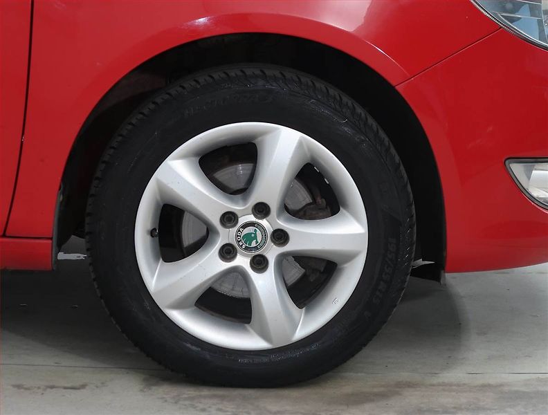 Škoda Fabia (2012) 1.2 TSI, po STK, oblíbený vůz - fotka 14 z 17