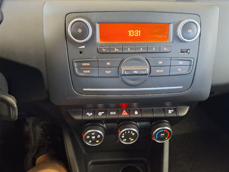 Dacia Duster 1,6 4WD 2BH4641 - fotka 28 z 32