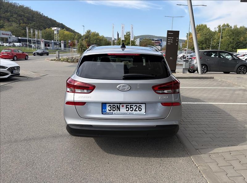 Hyundai i30 1,5 DPi  WG FL Family Climate - fotka 6 z 22