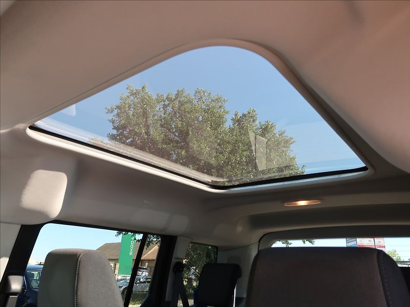 Ford Tourneo Connect 1,5 TDCi,74kW,Serv.kn.,tažné - fotka 20 z 29