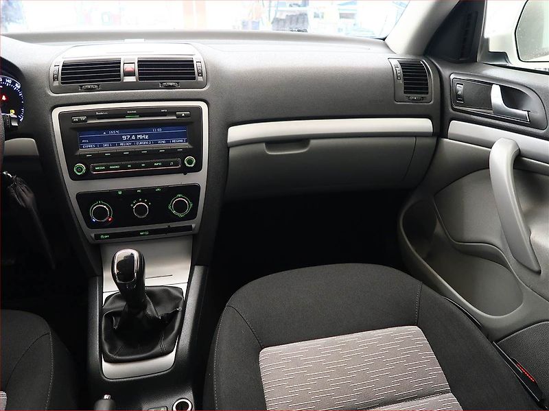 Škoda Octavia (2012) 1.2 TSI, Tempomat - fotka 8 z 15