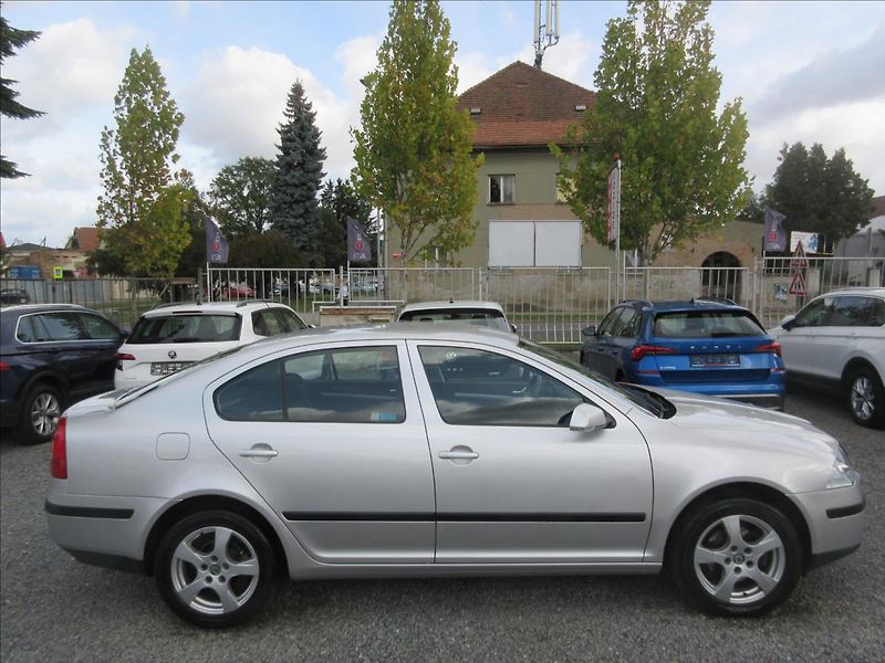 Škoda Octavia 1,6 MPi 75 kW Top Stav - fotka 4 z 12
