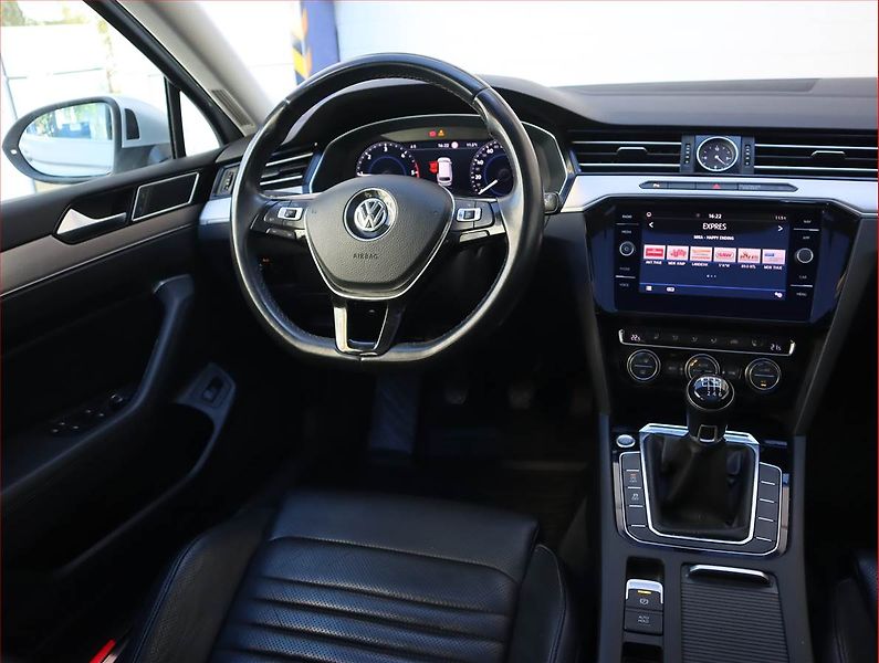 Volkswagen Passat (2017) 2.0 TDI, Kůže, Navi, Tempomat - fotka 7 z 24