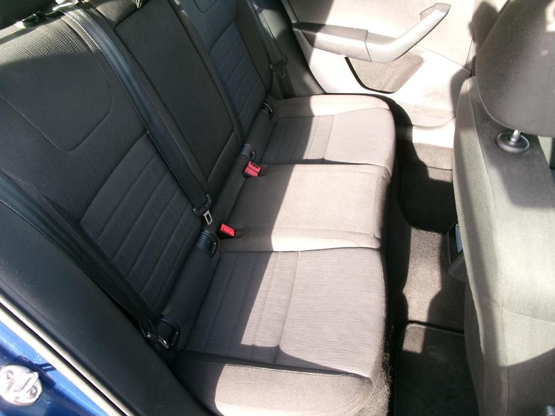 Škoda Octavia (2014) 1,6TDI AC HF BT TEMP VÝHŘEV  - fotka 16 z 31