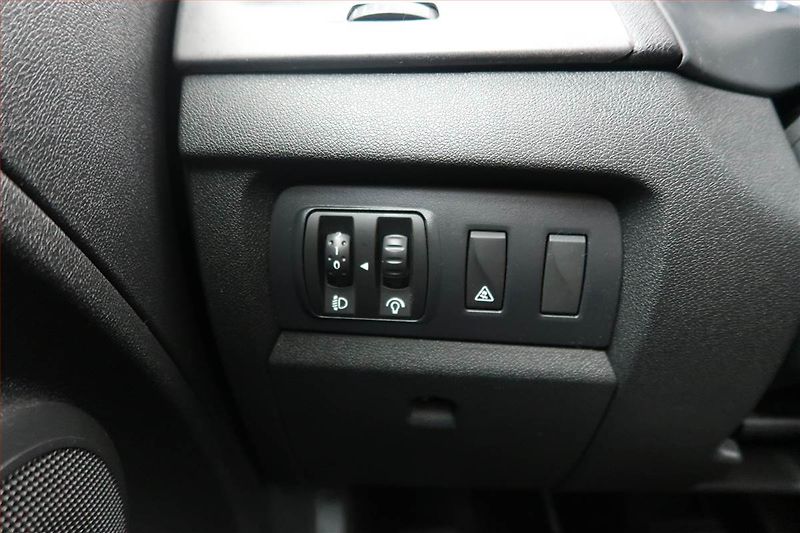 Renault Fluence (2013) 1.6 16V, Serv.kniha, Tempomat - fotka 18 z 20
