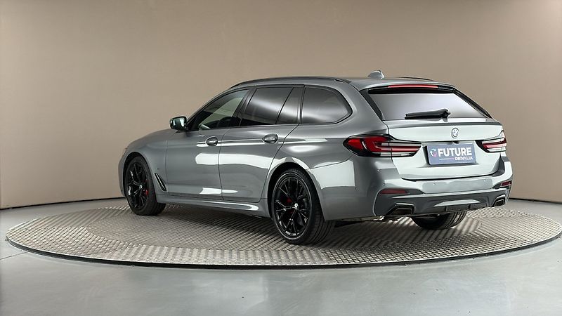 BMW Řada 5 540i AUT xDrive M-paket Tourin - fotka 2 z 34