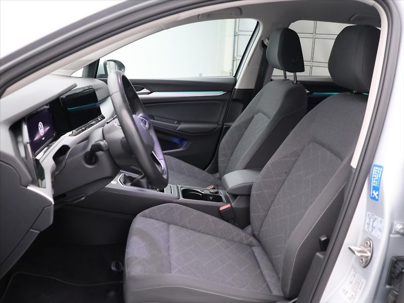 Volkswagen Golf 1,5 TSI 96kW CZ Life 1.Maj DPH - fotka 10 z 29