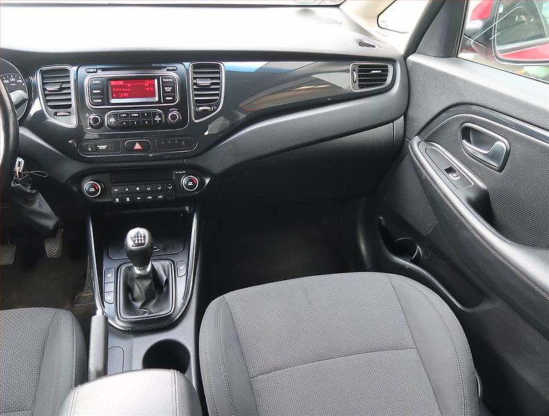 Kia Carens (2014) 1.6 GDI, Serv.kniha, Tempomat - fotka 8 z 13