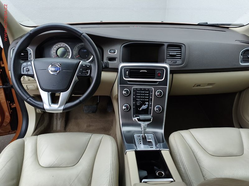 Volvo S60 (2010) 2.0 T, ČR, Summum, AT, kůže - fotka 8 z 18