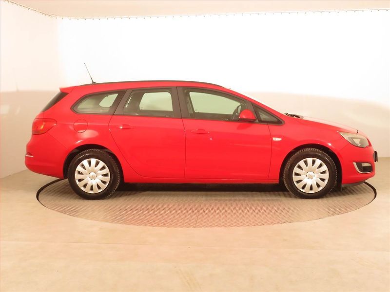 Opel Astra (2012) 1.7 CDTI, po STK, rezervace - fotka 6 z 14