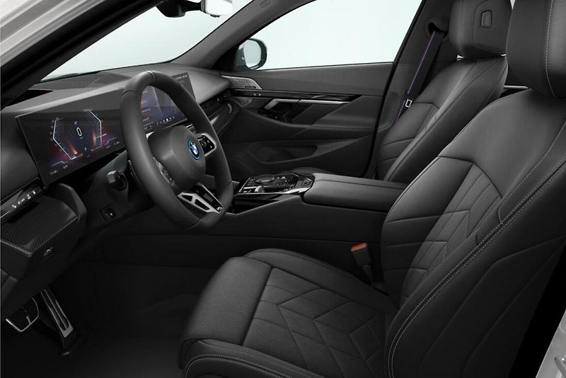 BMW i5 xDrive40 Touring - fotka 4 z 4