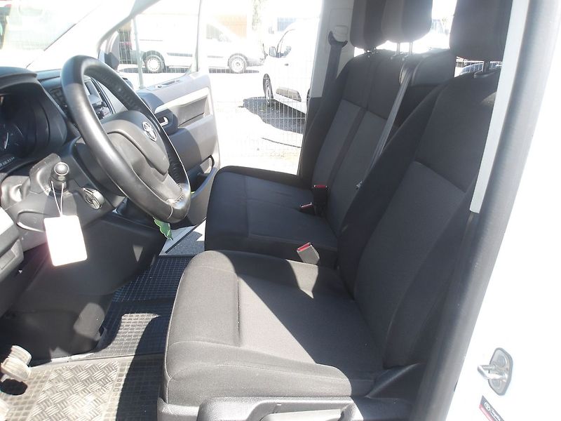 Toyota ProAce Verso 2,0D-4D L2 ČR! I.MAJ! ZÁRUKA! - fotka 21 z 35