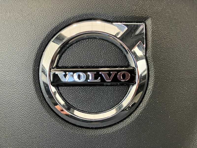 Volvo XC40 B3 FWD Plus Dark AT7 - fotka 40 z 40