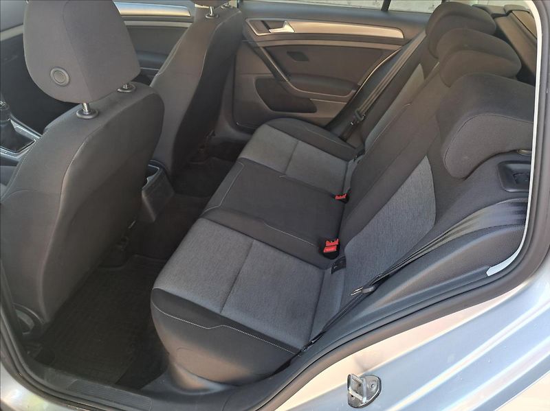 Volkswagen Golf 1,6 TDI Variant - fotka 34 z 45