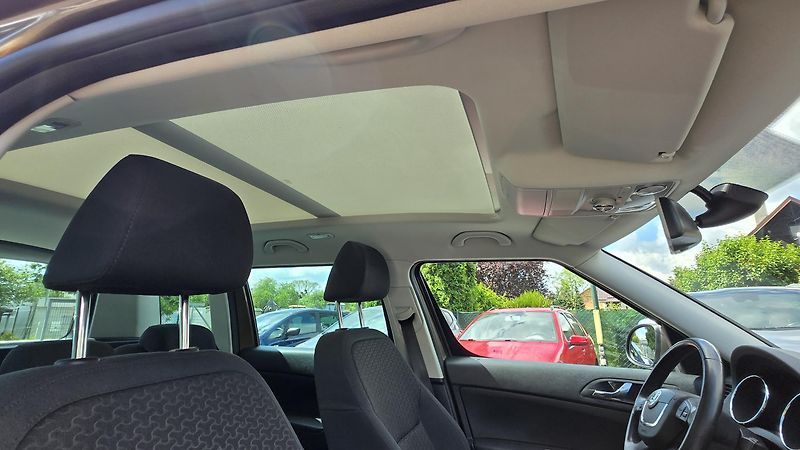 Škoda Yeti 2.0TDI ELEGANCE  4x4  - fotka 27 z 46