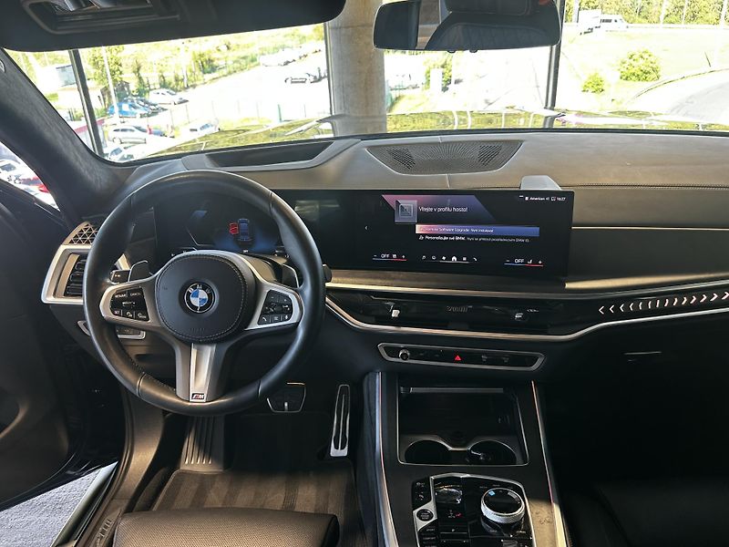 BMW X7 (2024) xDrive 40i M Paket  - fotka 12 z 21