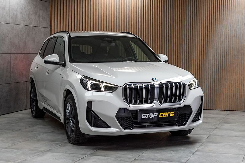 BMW X1 xDrive23d ///M*TAŽNÉ*KESSY* - fotka 4 z 49
