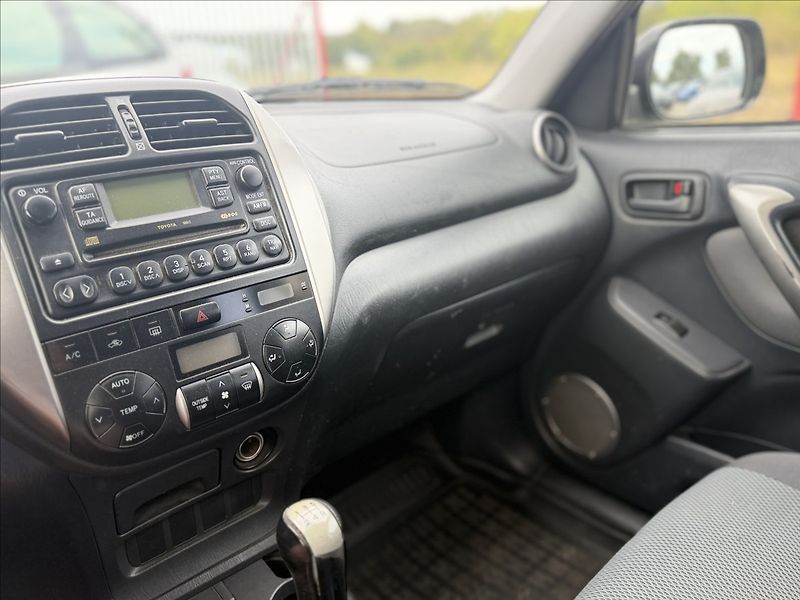 Toyota RAV4 2,0 D-4D 4X4 TAŽNÉ - fotka 11 z 22