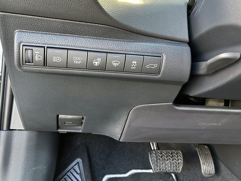 Toyota Corolla 1.8 Hybrid Style - fotka 18 z 25