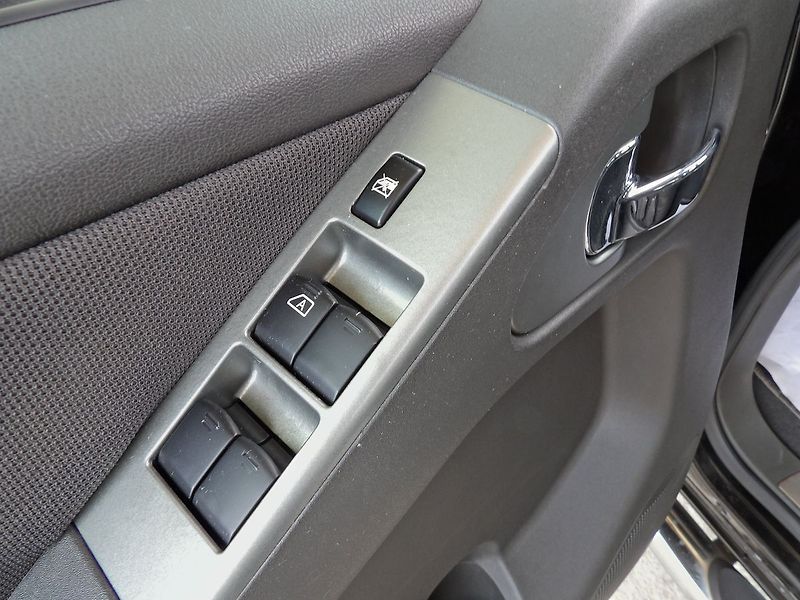 Nissan Pathfinder 2.5dCi 126kW Manuál Style - fotka 14 z 29