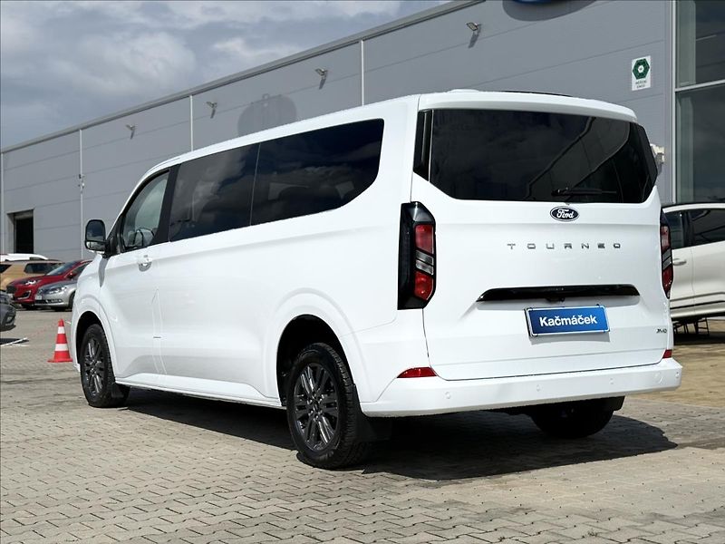 Ford Tourneo Custom 2,0 EcoBlue 125kW Titanium AWD - fotka 3 z 27