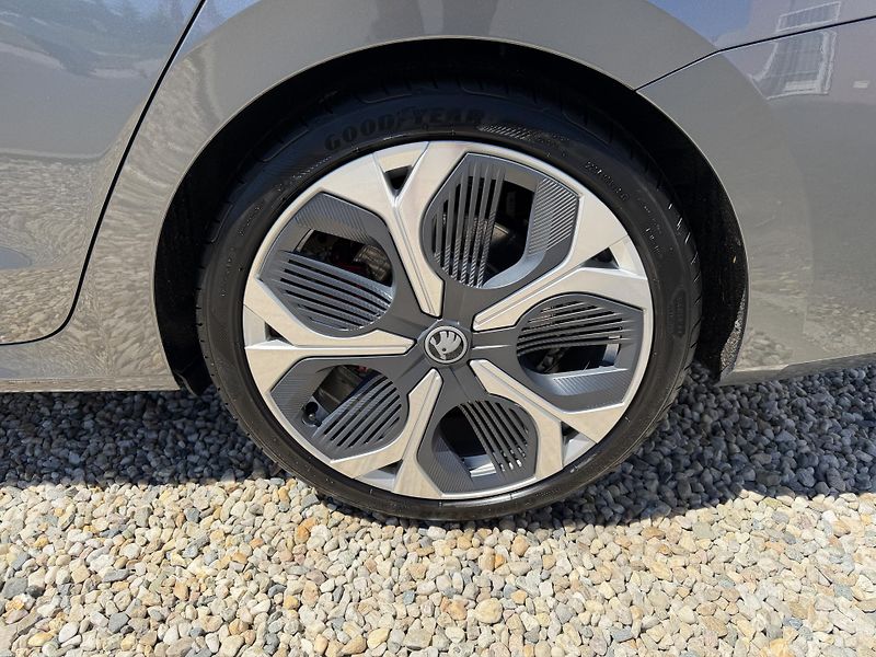 Škoda Octavia IV RS 2,0 TSi/195kW-REZERVACE - fotka 76 z 98