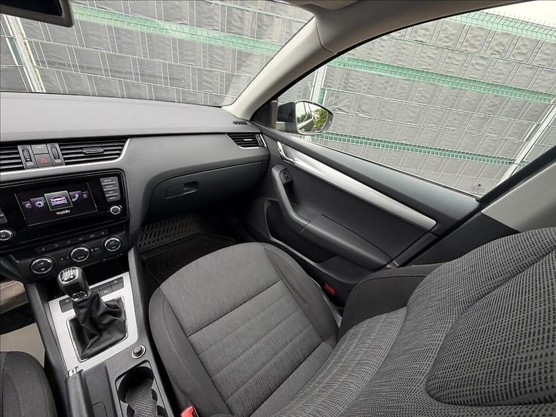Škoda Octavia III 1.6 TDI Elegance 4x4 - fotka 11 z 19
