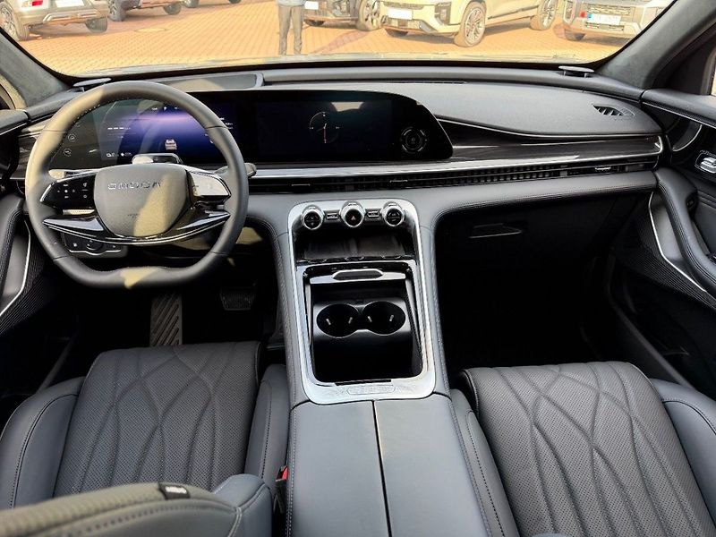 Omoda 9 Premium 1.5 PHEV AWD AT, SKLAD - fotka 13 z 33