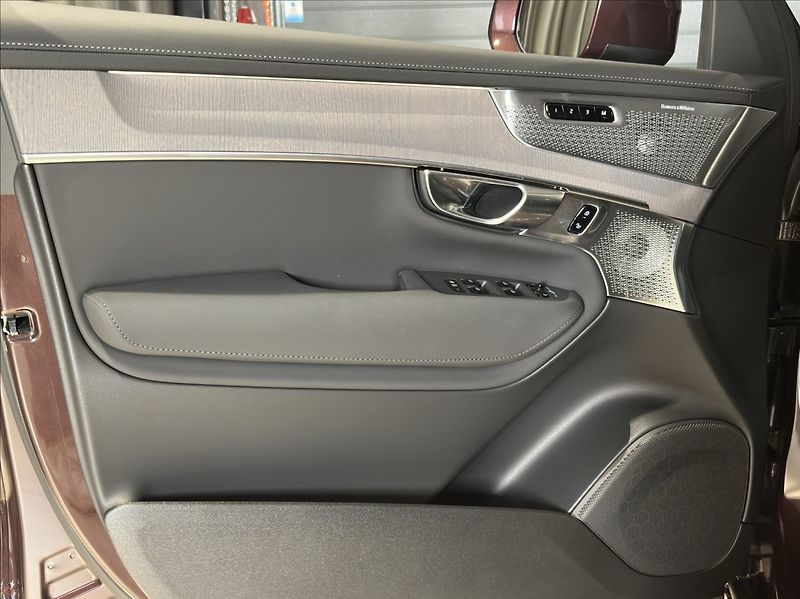 Volvo XC90 (2026) 2,0 T8  Ultra Bright - fotka 10 z 42
