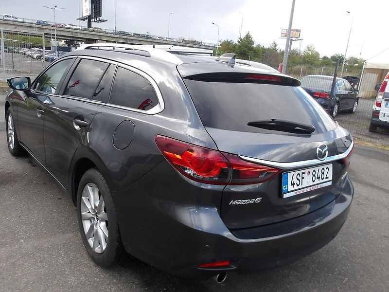 Mazda 6 2,2D PO ROZVODECH ! - fotka 12 z 31