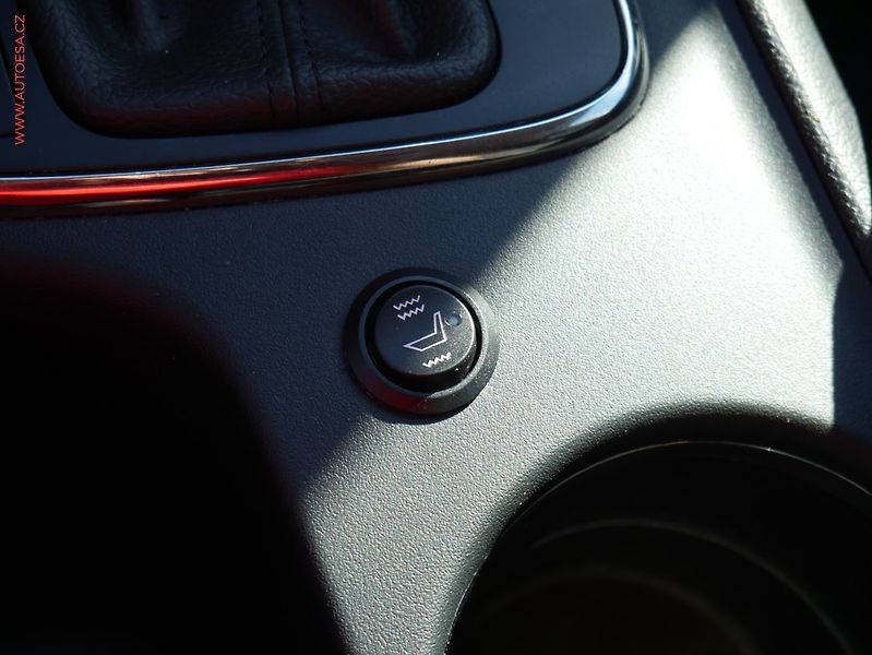 Kia Ceed (2017) 1.6 CRDi, ČR, AC, výhřev sed - fotka 21 z 22