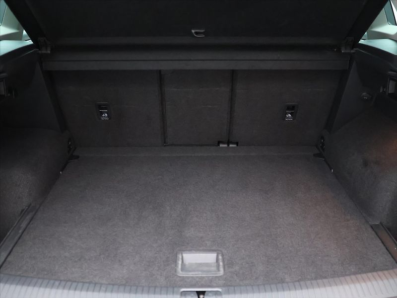Volkswagen Tiguan 2,0 TDI DSG R-line DPH LED - fotka 10 z 32