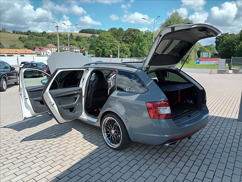 Škoda Octavia 2,0 TDI,RS,NAVIGACE,KLIMA,AUT. - fotka 34 z 49