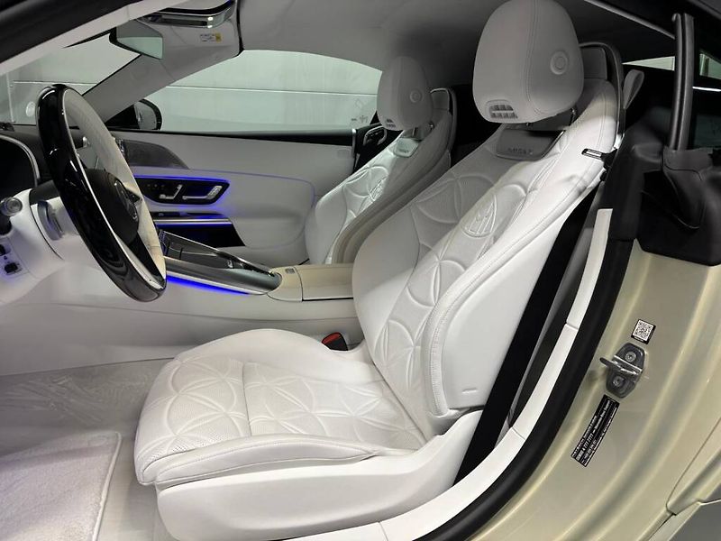 Mercedes-Benz SL (2026) Maybach 680 Monogram Series - fotka 5 z 10