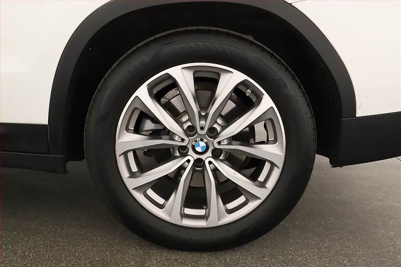 BMW X3 (2019) xLine xDrive20i - fotka 12 z 21