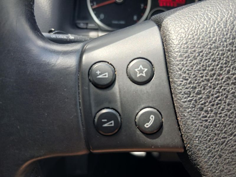 Volkswagen Tiguan 2.0 TSi 4x4 - fotka 19 z 36
