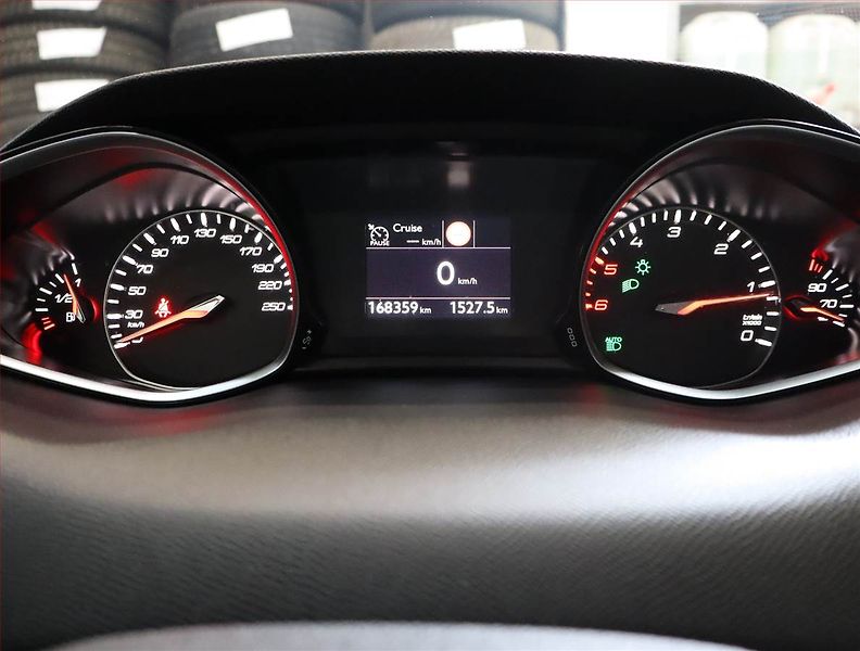 Peugeot 308 (2018) 1.6 BlueHDi, Navi, Tempomat - fotka 11 z 17