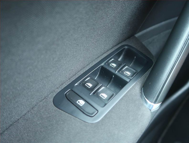 Volkswagen Golf (2014) 1.6 TDI, Navi, Tempomat - fotka 15 z 15