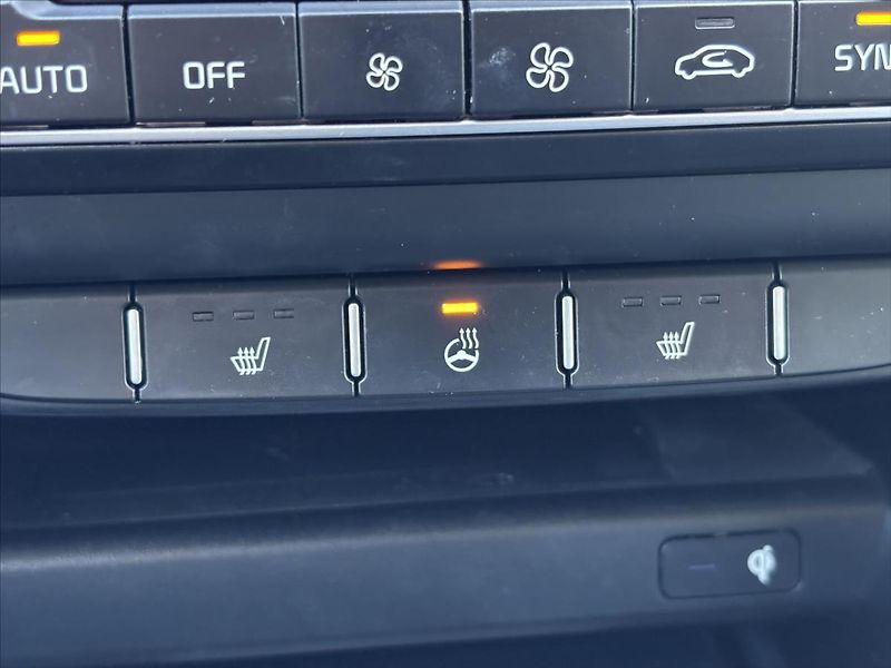Kia Ceed 1,5 TGDi 118kW AT TOP NAVI - fotka 28 z 44
