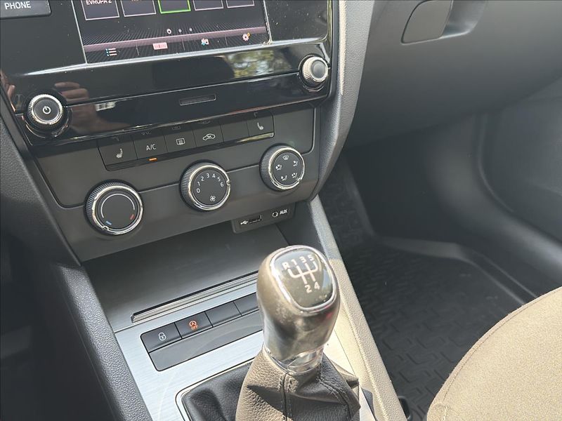 Škoda Octavia 1,6 TDi 85 Kw Ambition ČR DPH - fotka 18 z 30