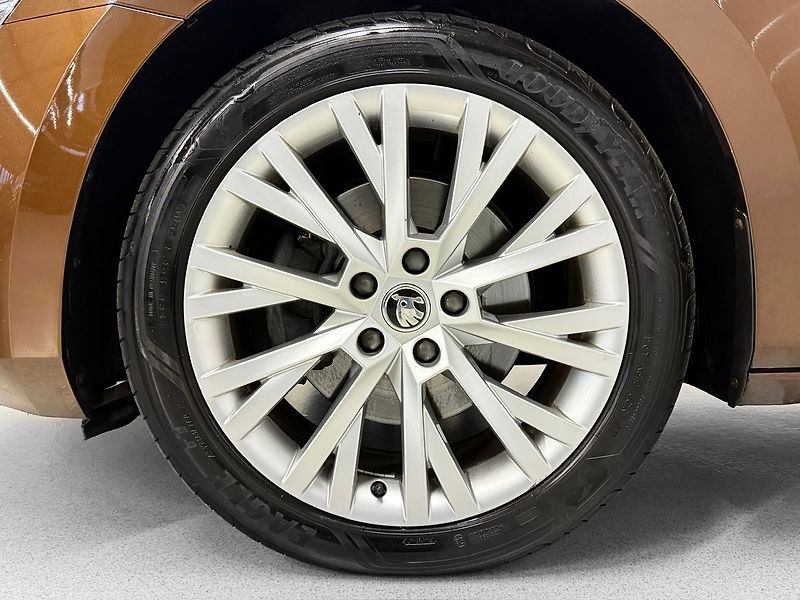 Škoda Superb 2.0TSI 140KW DSG STYLE, ACC, K - fotka 8 z 27