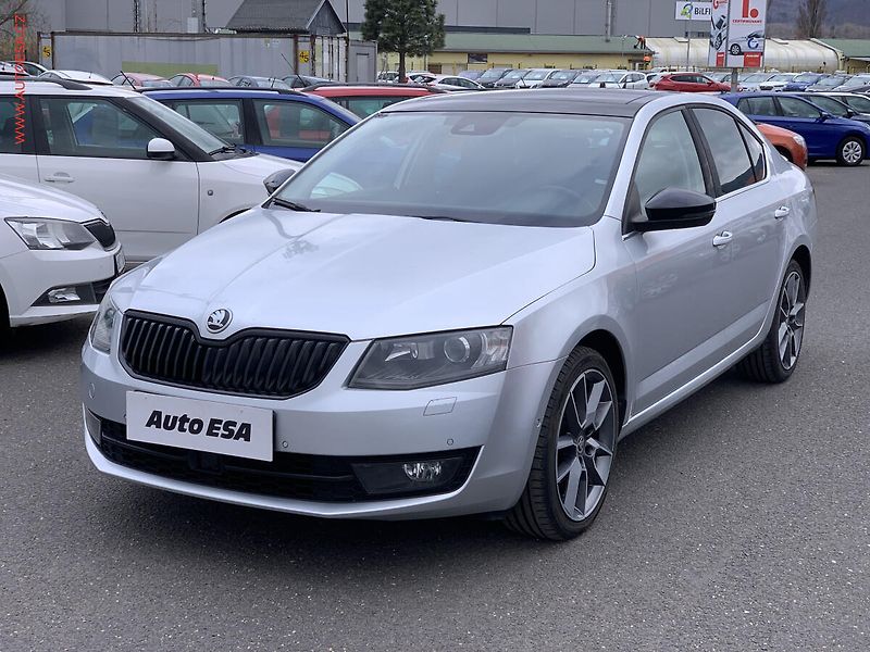 Škoda Octavia (2015) 1.6 TDi, ČR, DSG, panor - fotka 3 z 21
