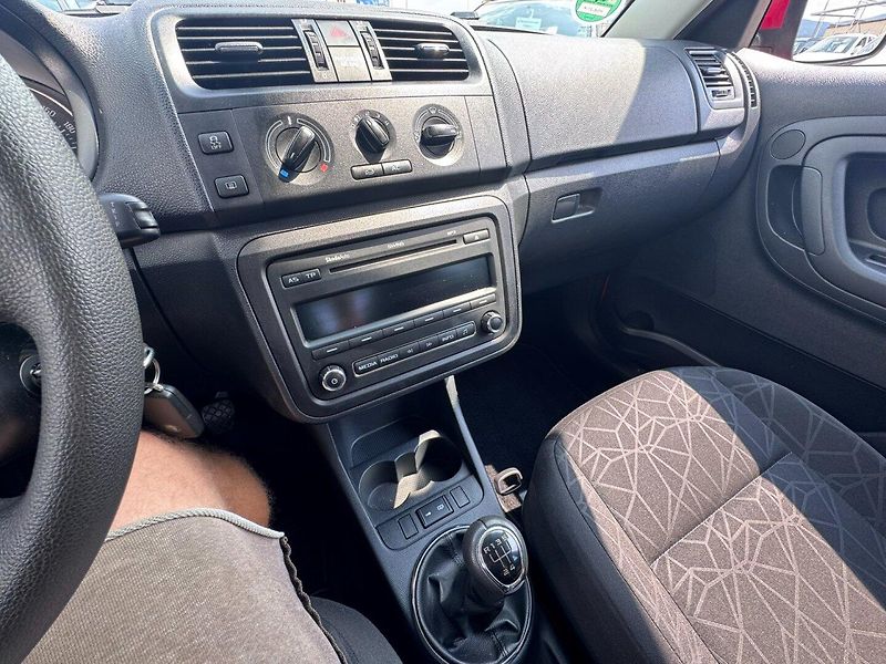 Škoda Fabia (2011) 1,2 TSI 63 KW KM STK - fotka 28 z 49