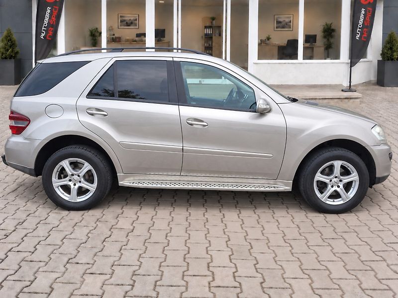 Mercedes-Benz Třídy M (2007) 320CDI 165kW 4MATIC - fotka 9 z 27
