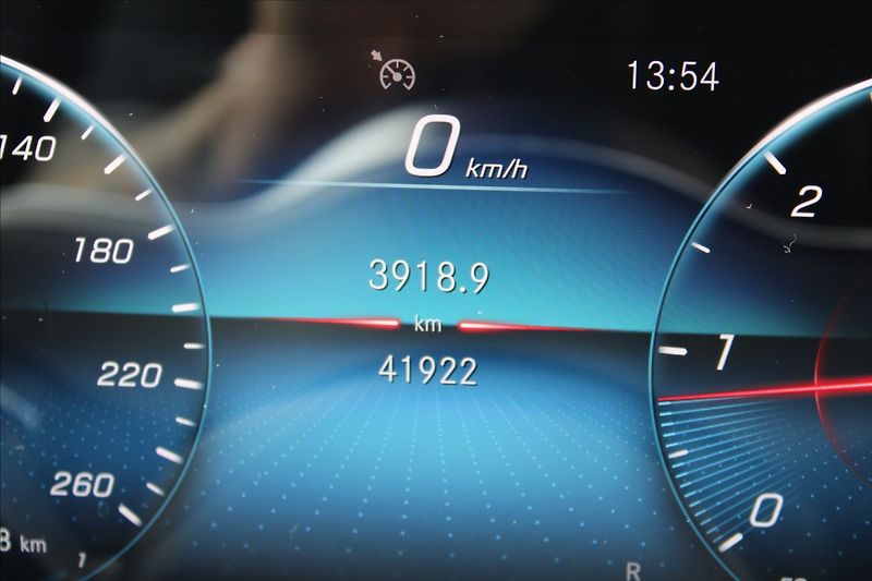 Mercedes-Benz GLB 2,0 220D  ČR,4MATIC,A/T,AMG - fotka 10 z 39