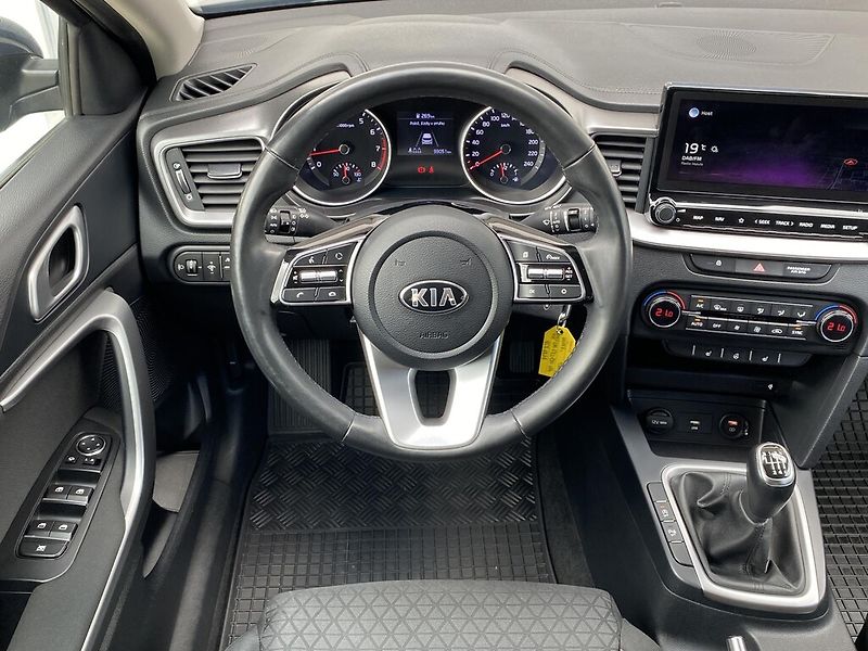 Kia Ceed 1,5 T-GDi 117,5 kW TOP - fotka 8 z 24