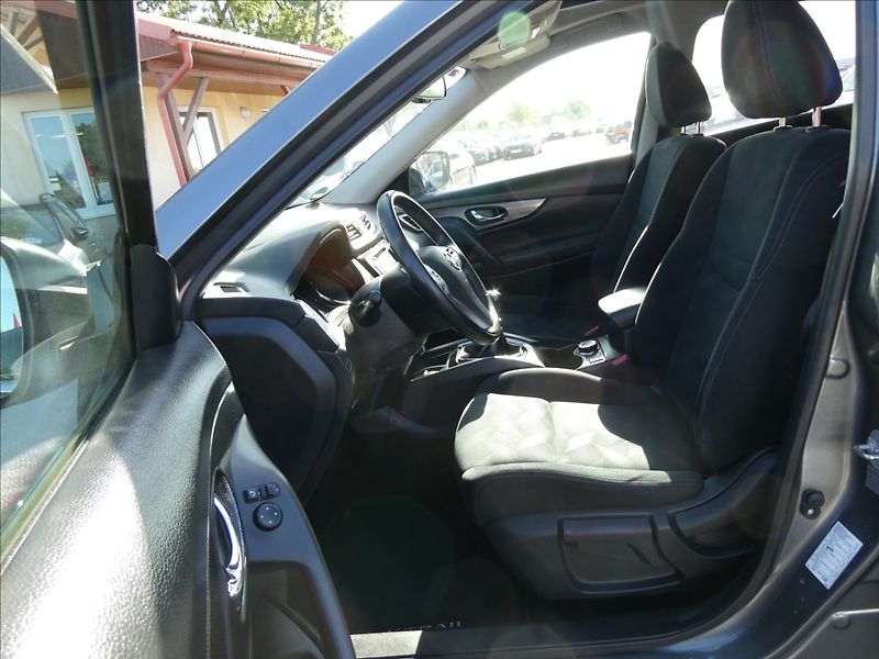 Nissan X-Trail 1,6 dCi 96kW 4x4 serviska - fotka 21 z 44