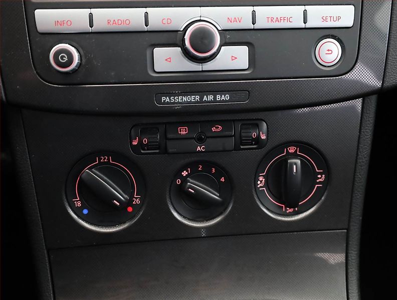 Volkswagen Passat (2007) 2.0 TDI, Xenony, Tempomat - fotka 10 z 17