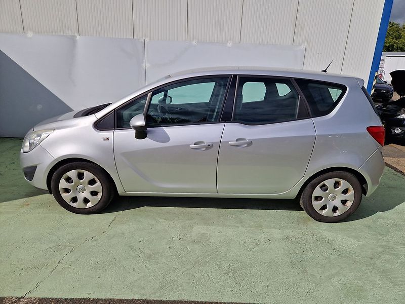 Opel Meriva 1.4 T - fotka 6 z 30